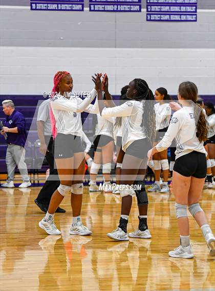 Thumbnail 1 in Elgin vs Travis photogallery.