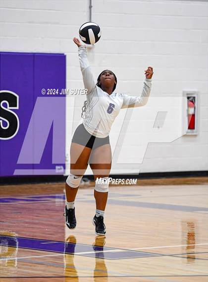 Thumbnail 1 in Elgin vs Travis photogallery.