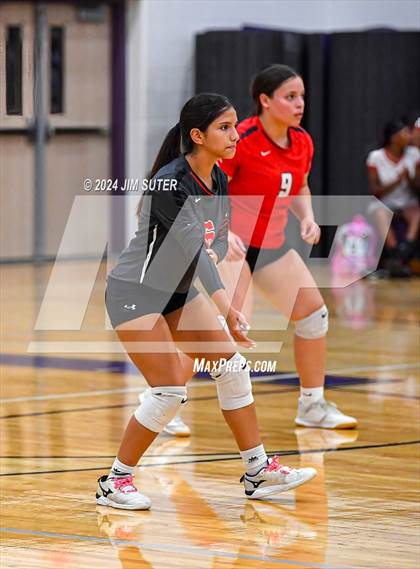 Thumbnail 2 in Elgin vs Travis photogallery.