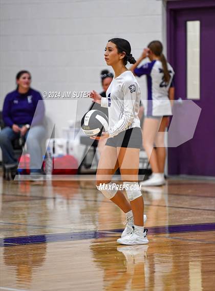 Thumbnail 1 in Elgin vs Travis photogallery.