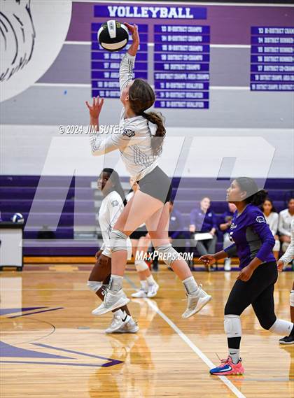Thumbnail 3 in Elgin vs Travis photogallery.