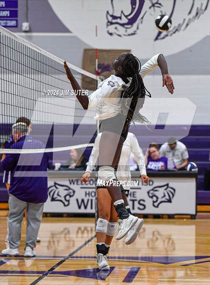 Thumbnail 2 in Elgin vs Travis photogallery.