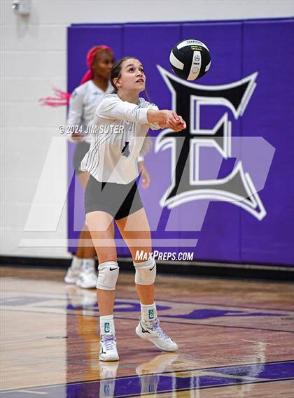 Thumbnail 3 in Elgin vs Travis photogallery.