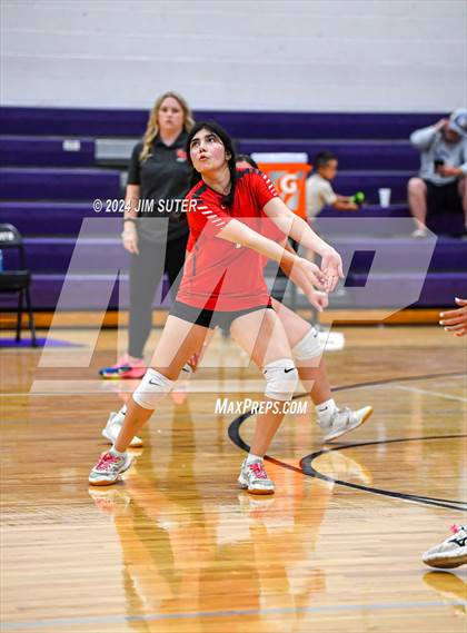 Thumbnail 1 in Elgin vs Travis photogallery.