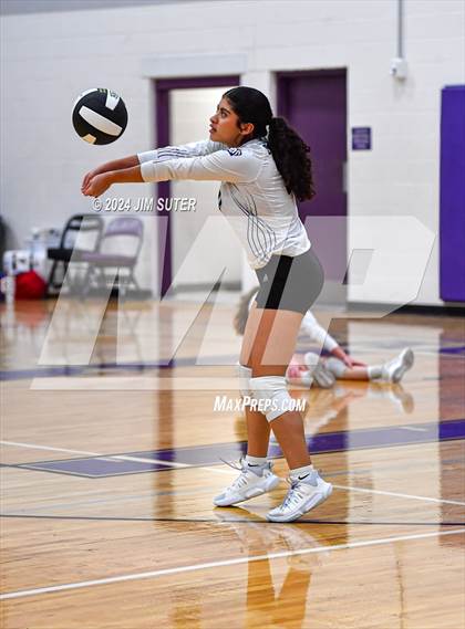 Thumbnail 1 in Elgin vs Travis photogallery.