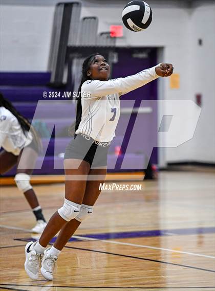 Thumbnail 3 in Elgin vs Travis photogallery.