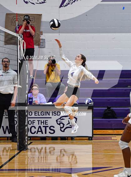Thumbnail 1 in Elgin vs Travis photogallery.
