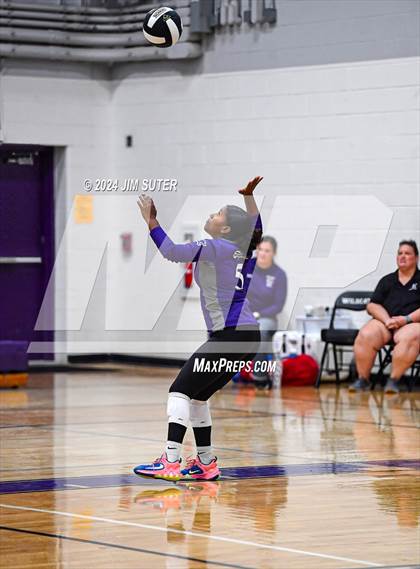 Thumbnail 1 in Elgin vs Travis photogallery.