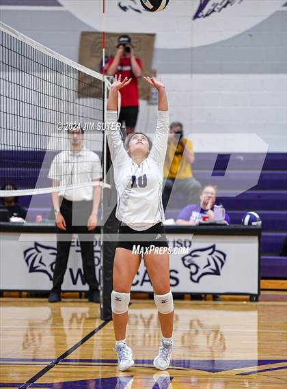 Thumbnail 1 in Elgin vs Travis photogallery.