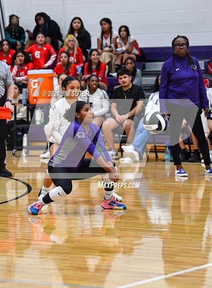 Thumbnail 3 in Elgin vs Travis photogallery.