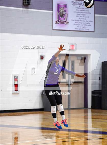 Thumbnail 1 in Elgin vs Travis photogallery.