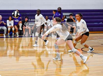 Thumbnail 1 in Elgin vs Travis photogallery.