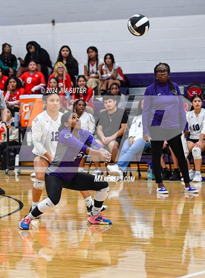 Thumbnail 2 in Elgin vs Travis photogallery.