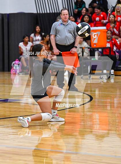 Thumbnail 1 in Elgin vs Travis photogallery.