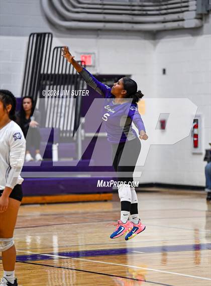 Thumbnail 1 in Elgin vs Travis photogallery.