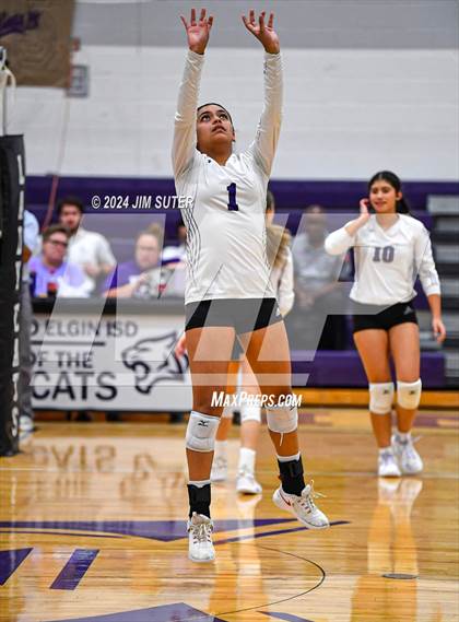 Thumbnail 2 in Elgin vs Travis photogallery.