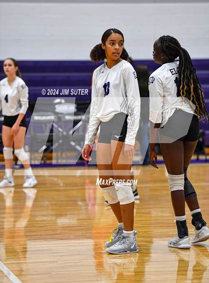 Thumbnail 1 in Elgin vs Travis photogallery.