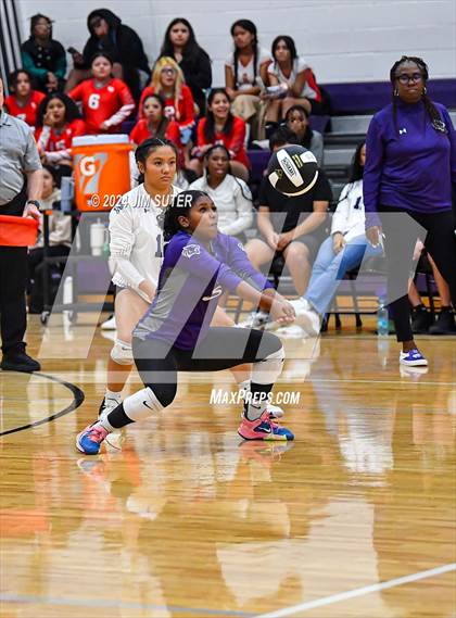 Thumbnail 1 in Elgin vs Travis photogallery.