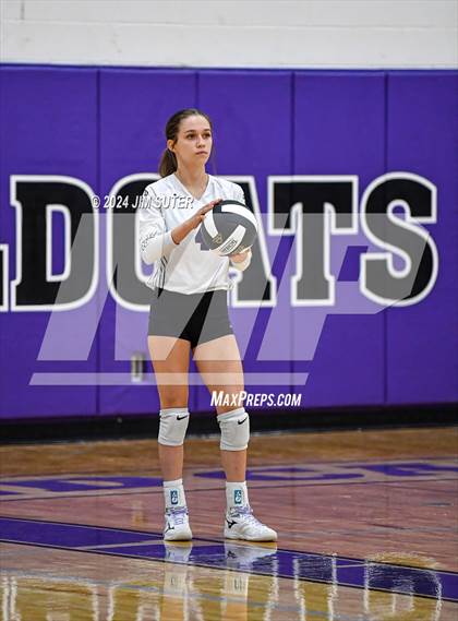 Thumbnail 2 in Elgin vs Travis photogallery.