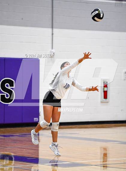 Thumbnail 1 in Elgin vs Travis photogallery.