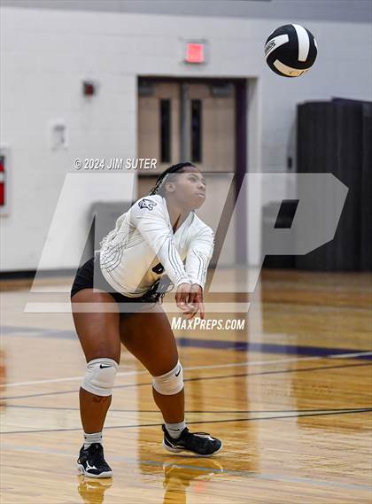 Thumbnail 1 in Elgin vs Travis photogallery.