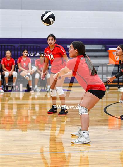 Thumbnail 1 in Elgin vs Travis photogallery.