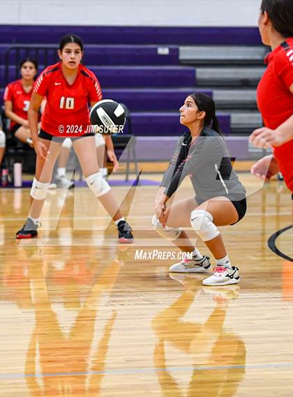 Thumbnail 1 in Elgin vs Travis photogallery.
