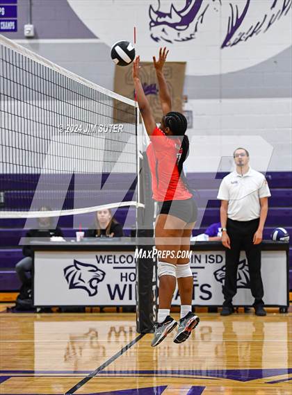 Thumbnail 1 in Elgin vs Travis photogallery.