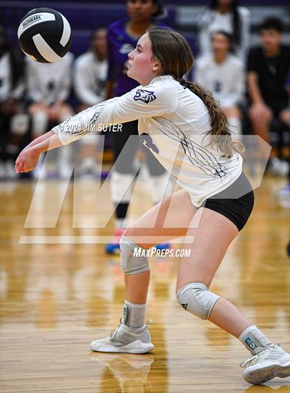 Thumbnail 1 in Elgin vs Travis photogallery.