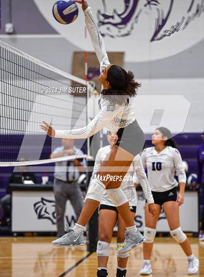Thumbnail 1 in Elgin vs Travis photogallery.
