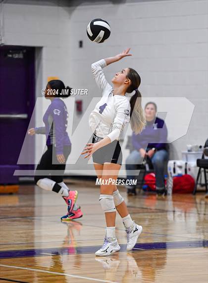 Thumbnail 1 in Elgin vs Travis photogallery.