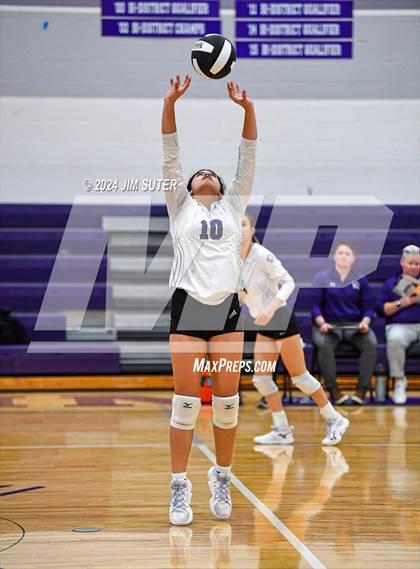 Thumbnail 1 in Elgin vs Travis photogallery.