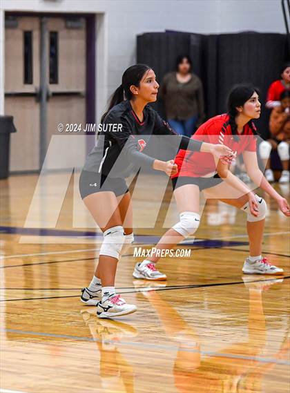 Thumbnail 1 in Elgin vs Travis photogallery.