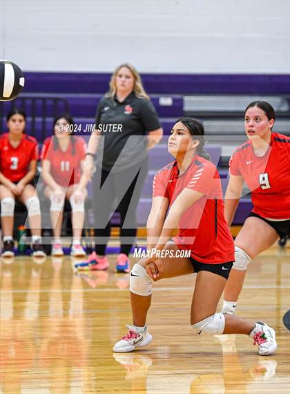 Thumbnail 2 in Elgin vs Travis photogallery.