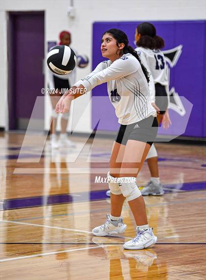 Thumbnail 1 in Elgin vs Travis photogallery.