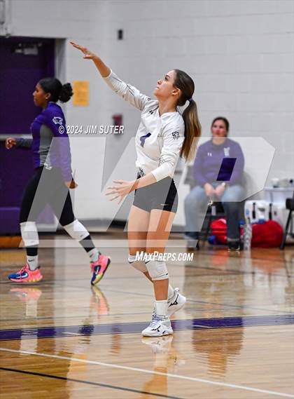Thumbnail 2 in Elgin vs Travis photogallery.