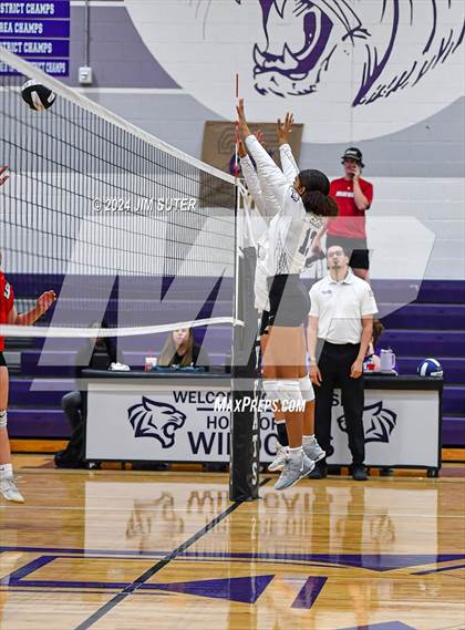 Thumbnail 3 in Elgin vs Travis photogallery.