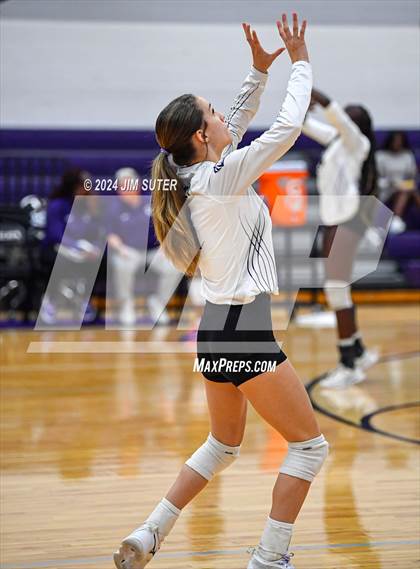 Thumbnail 3 in Elgin vs Travis photogallery.