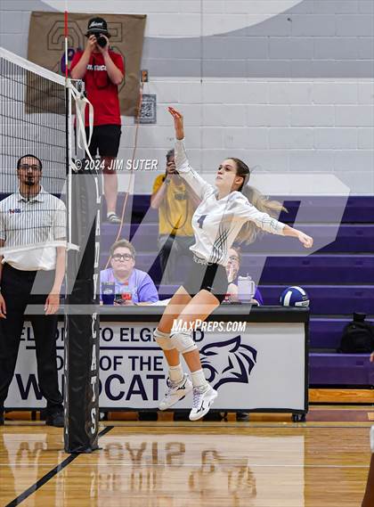 Thumbnail 2 in Elgin vs Travis photogallery.