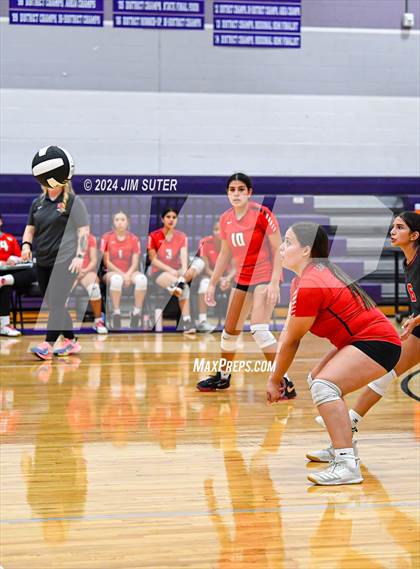 Thumbnail 2 in Elgin vs Travis photogallery.