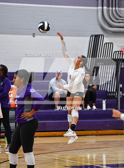 Thumbnail 1 in Elgin vs Travis photogallery.