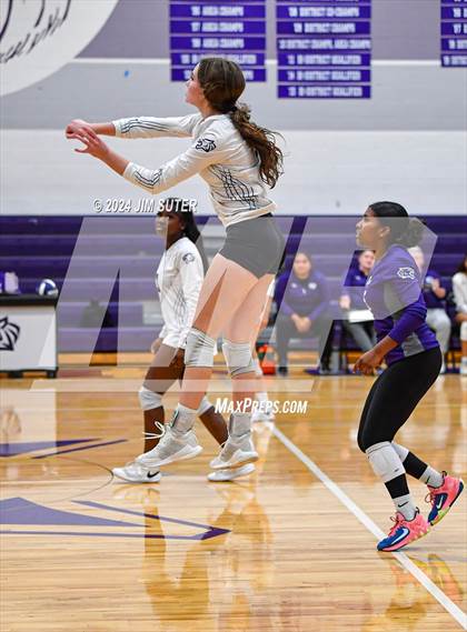 Thumbnail 1 in Elgin vs Travis photogallery.
