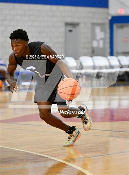 Thumbnail 1 in Gibbs vs Tre Mann  (Hoopvibe - Preseason) photogallery.