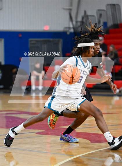 Thumbnail 3 in Gibbs vs Tre Mann  (Hoopvibe - Preseason) photogallery.