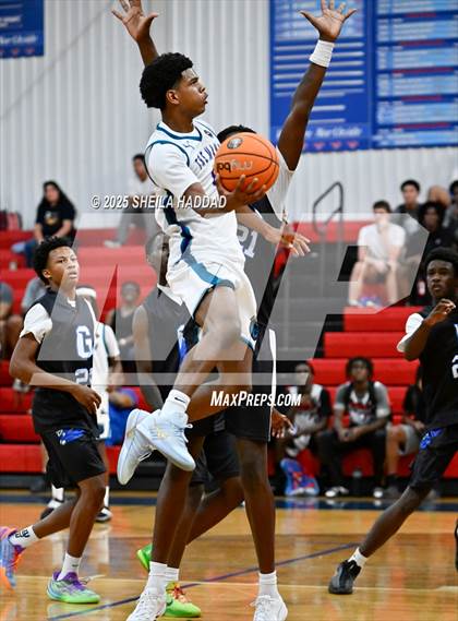 Thumbnail 3 in Gibbs vs Tre Mann  (Hoopvibe - Preseason) photogallery.