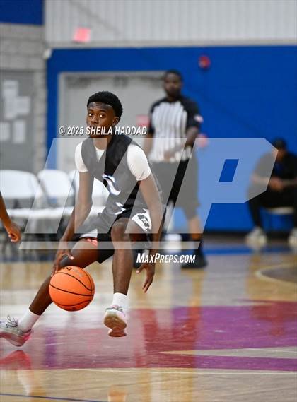 Thumbnail 2 in Gibbs vs Tre Mann  (Hoopvibe - Preseason) photogallery.