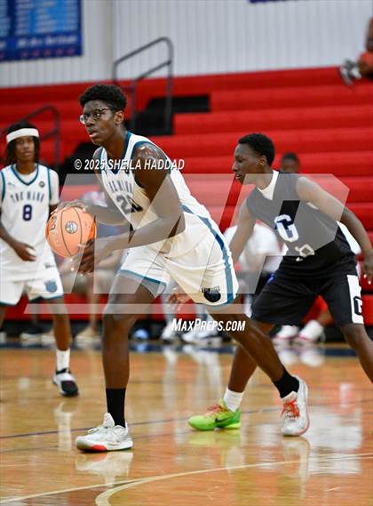 Thumbnail 2 in Gibbs vs Tre Mann  (Hoopvibe - Preseason) photogallery.