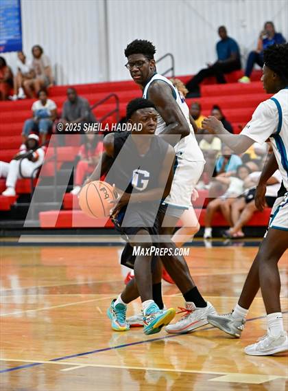 Thumbnail 2 in Gibbs vs Tre Mann  (Hoopvibe - Preseason) photogallery.