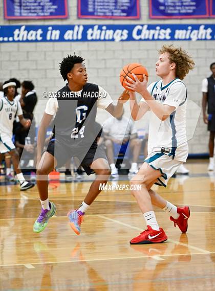 Thumbnail 3 in Gibbs vs Tre Mann  (Hoopvibe - Preseason) photogallery.