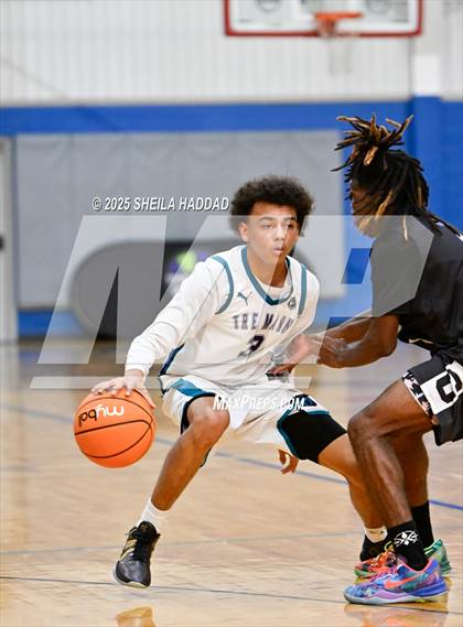 Thumbnail 3 in Gibbs vs Tre Mann  (Hoopvibe - Preseason) photogallery.